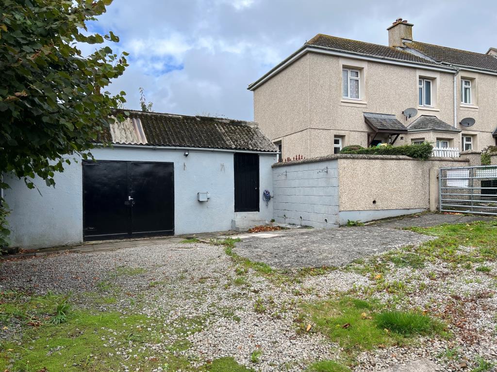 Lot: 3 - LAND AND STORE BUILDING WITH POTENTIAL -
